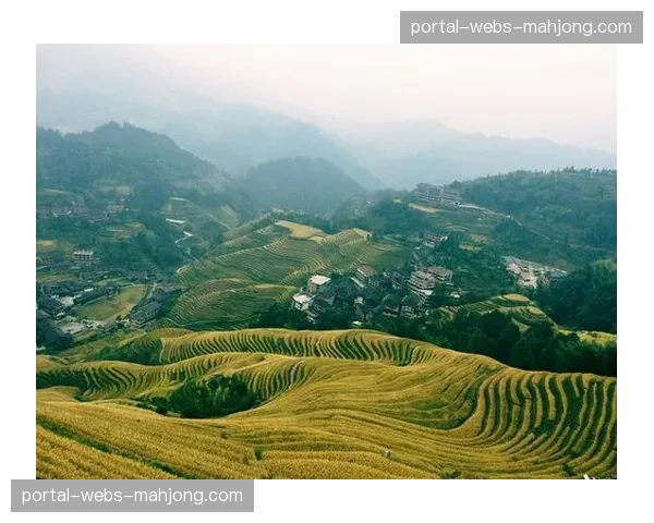 特写：南特小将打入处子球后，奔向看台与父亲紧紧相拥