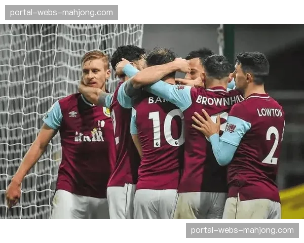 现场花絮：伯恩利主场球迷高歌，激励球队为保级而战