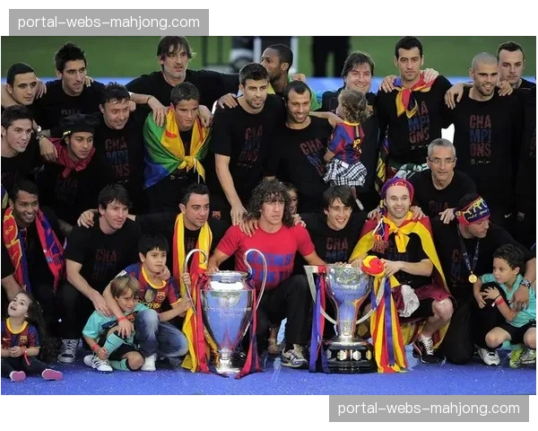 博物馆特展：欧冠奖杯巡展抵达巴黎，吸引球迷排队合影